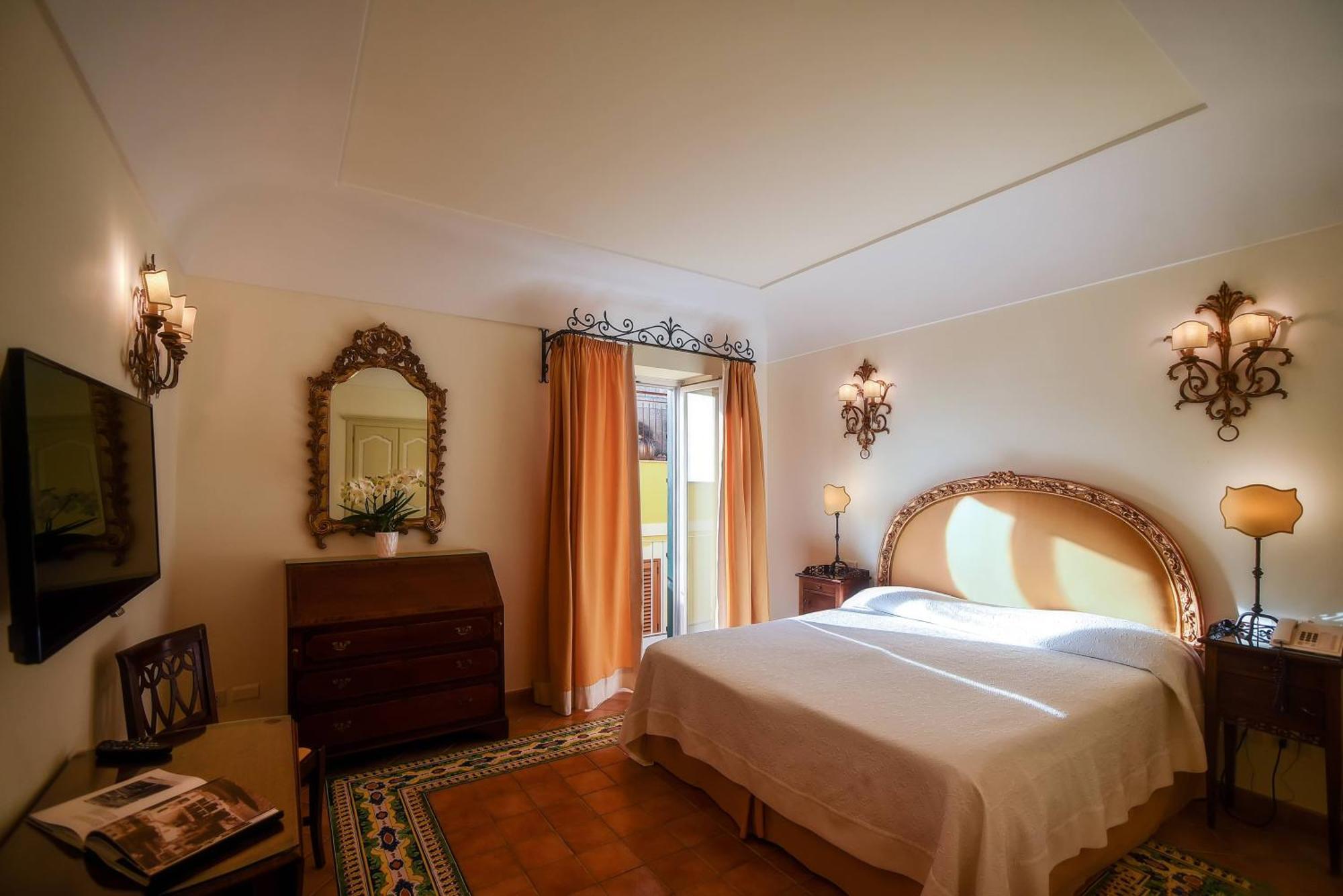 Buca Di Bacco Hotel Positano Bagian luar foto